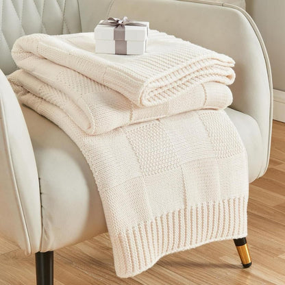 Knitted throw blanket