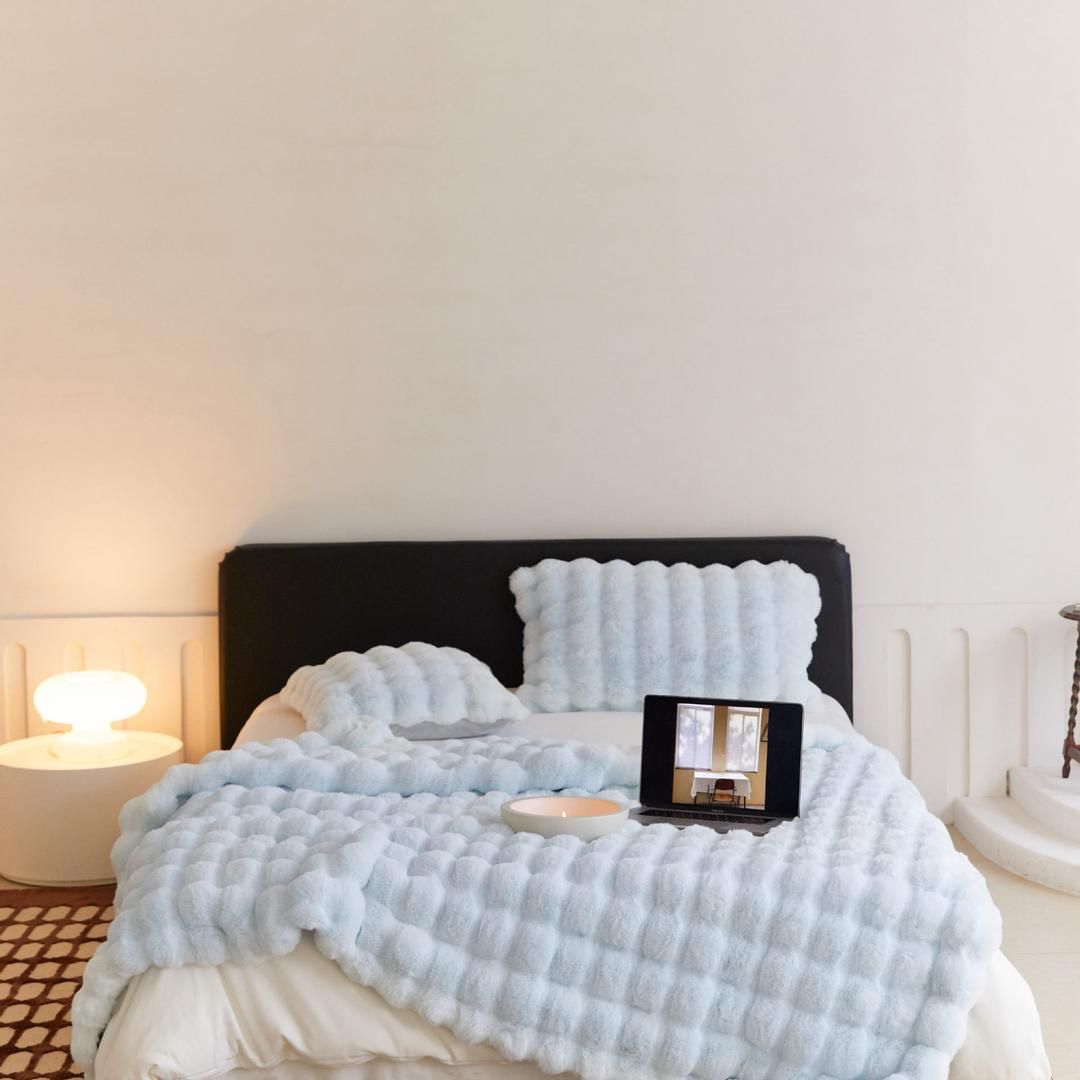 Soft bubble fleece blanket