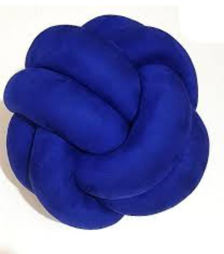 Knot Pillows Red only