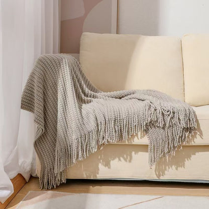 Knitted throw blanket