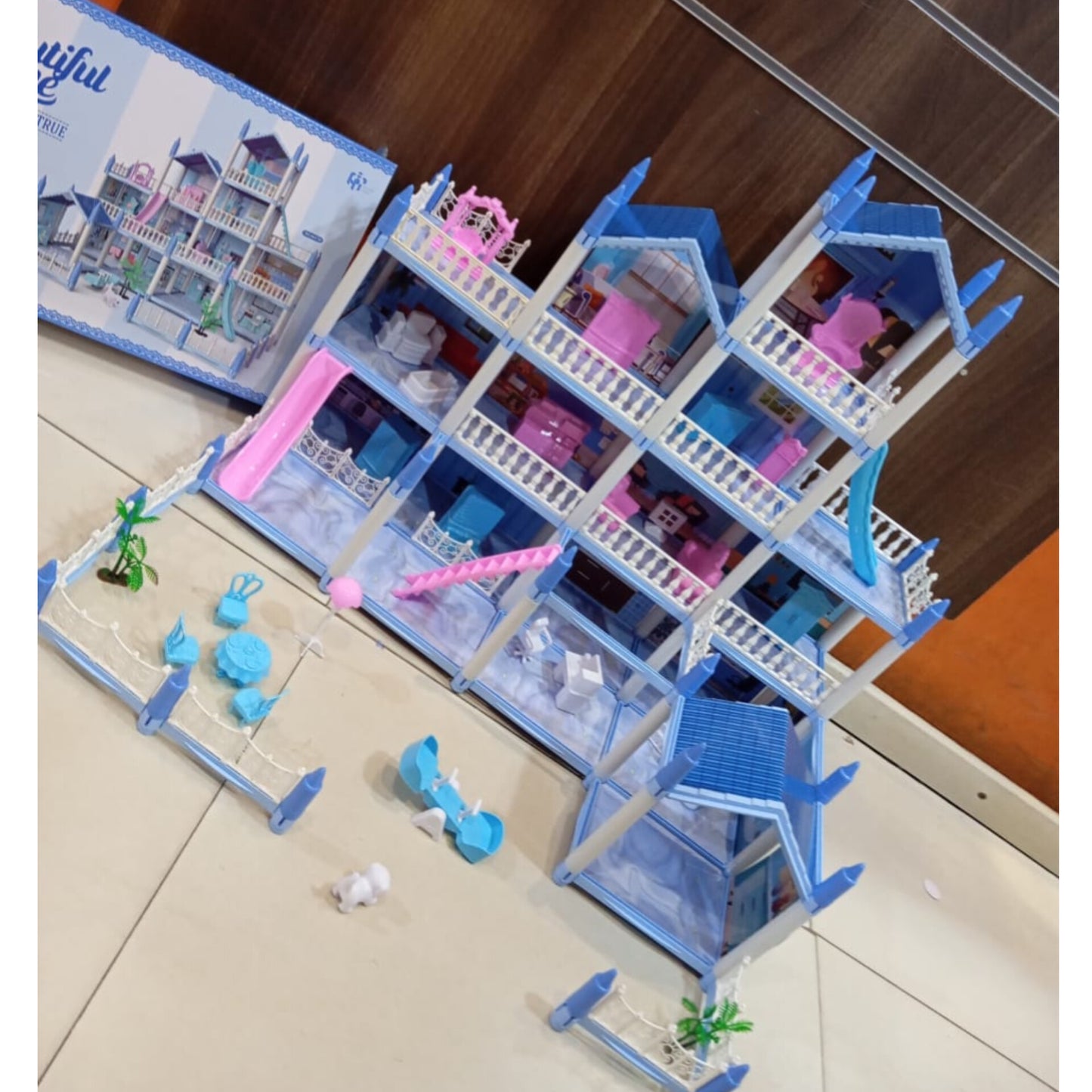 Kids doll house
