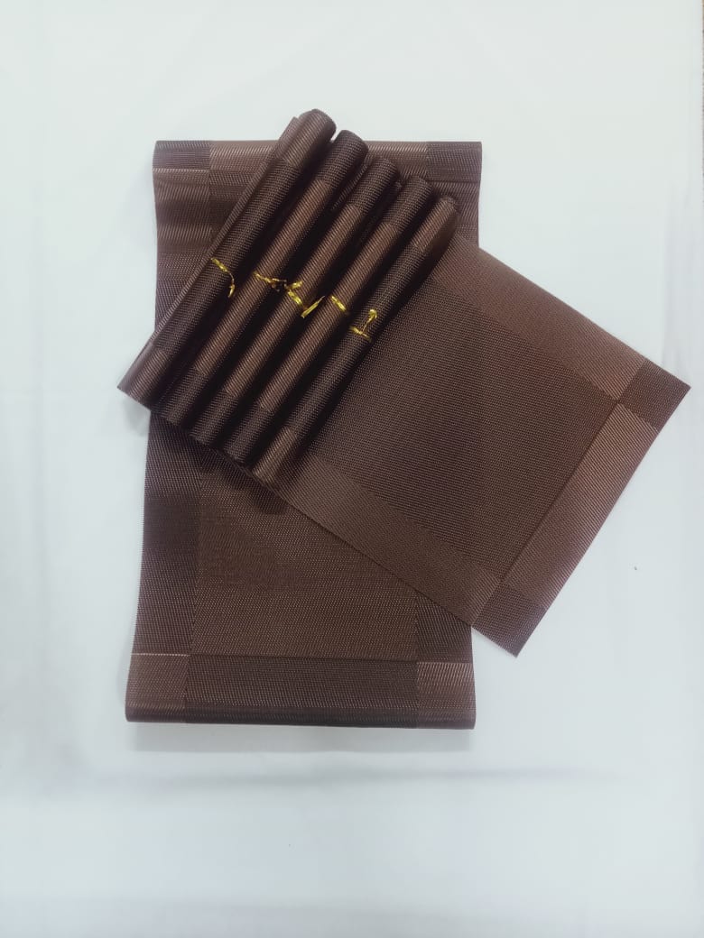 Table runner and table mats set