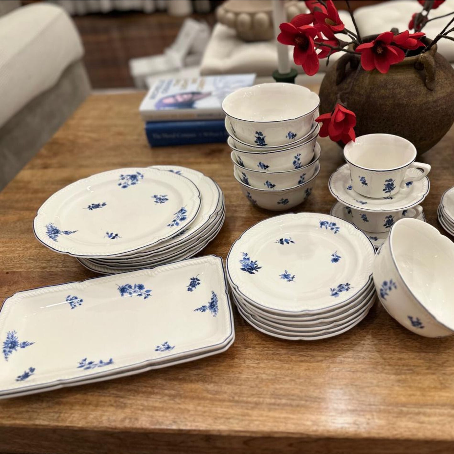 32 Piece Floral Ceramic Dinnerware Set