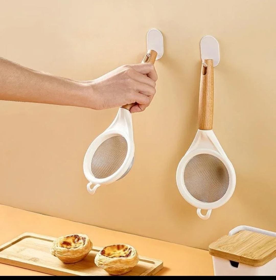 Wooden handle stainless mesh sieve