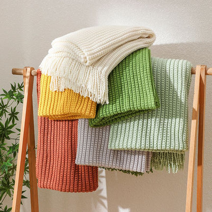 Knitted throw blanket
