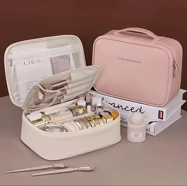 Travel cosmetic bag
