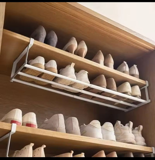 Retractable shoe rack