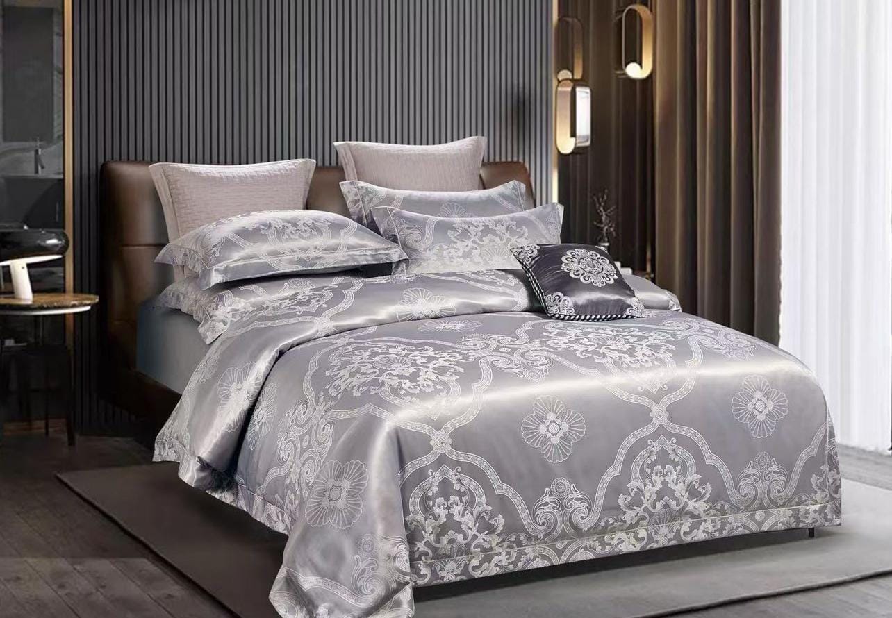 4Pcs  6 * 7 Silk Duvet Cover Set