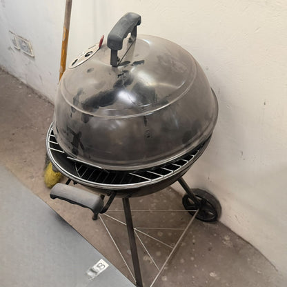 Metallic BBQ Grill with Triple Legs