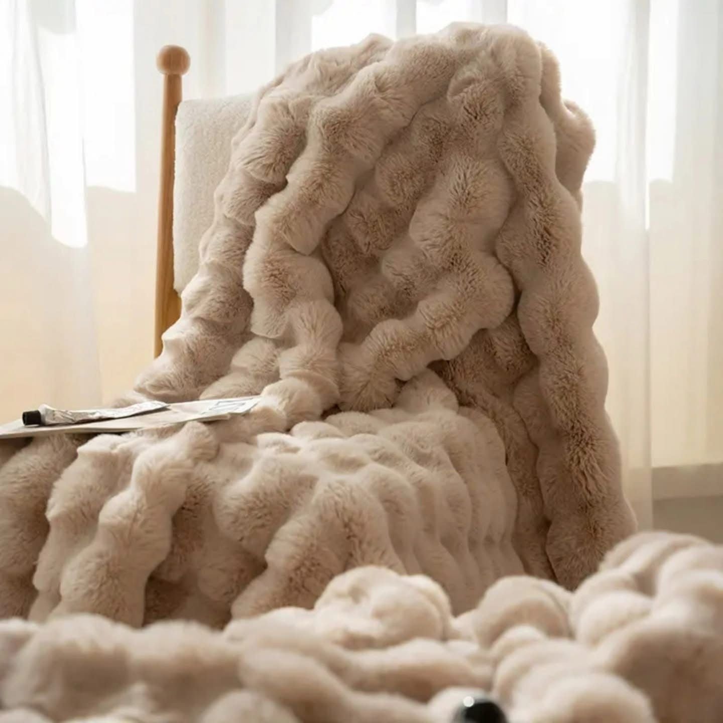 Soft bubble fleece blanket