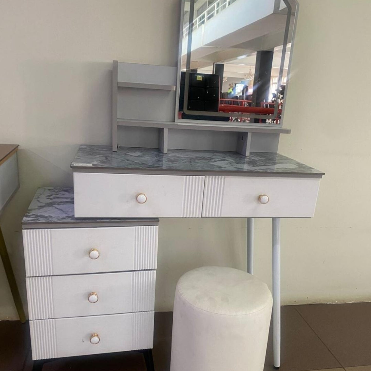 Dressing mirror with stool