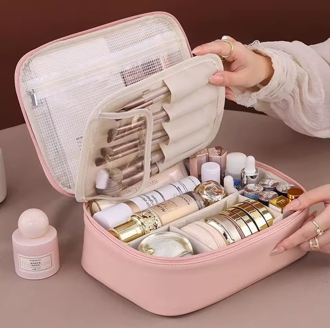 Travel cosmetic bag
