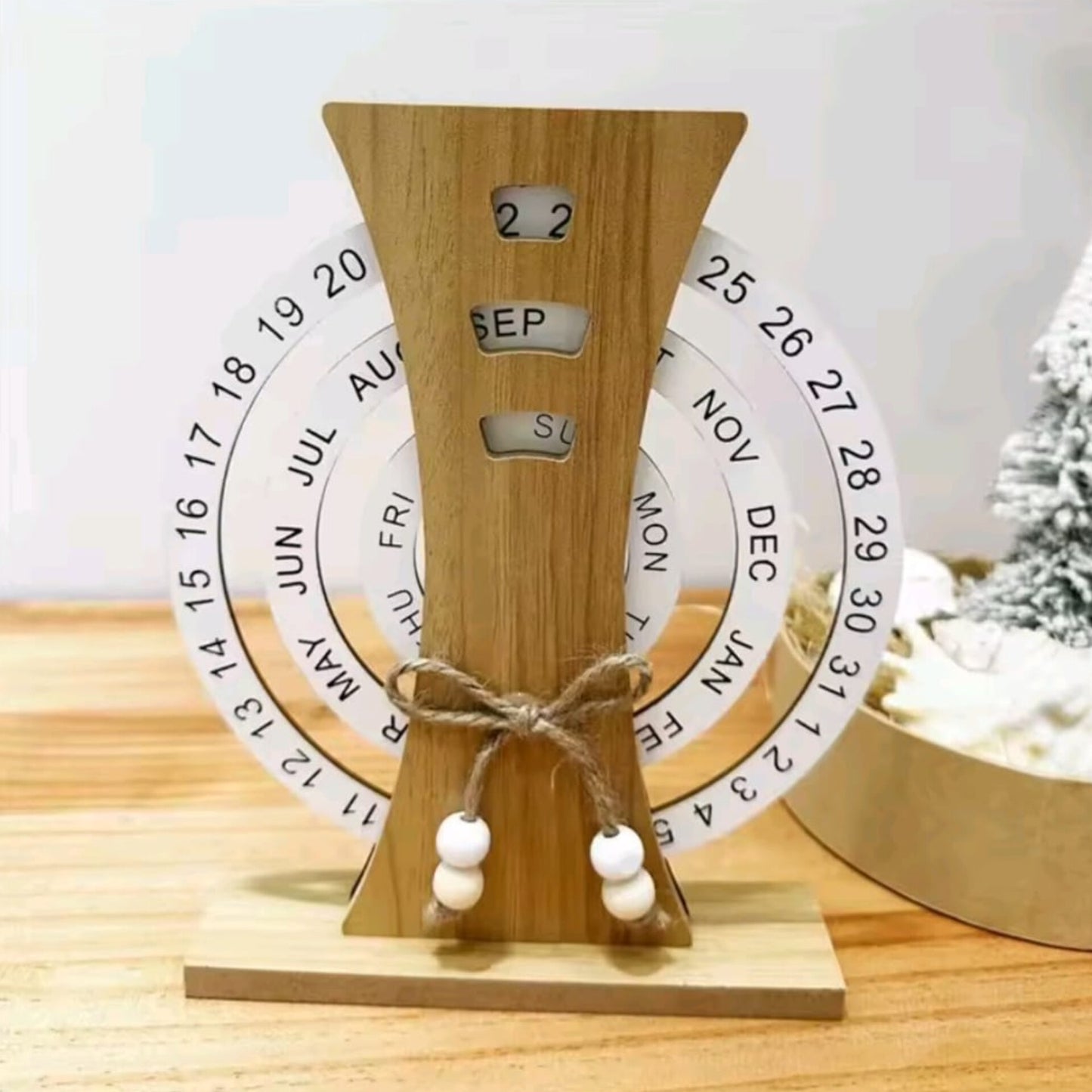 Wooden Wheel Manual Rotating Desk Calendar