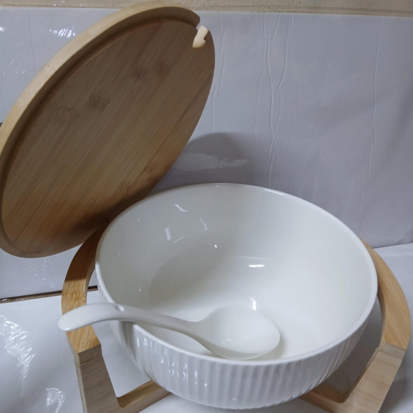 Ceramic Salad Bowl With Bamboo Stand And Lid