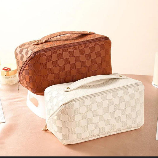 Travel cosmetic bag