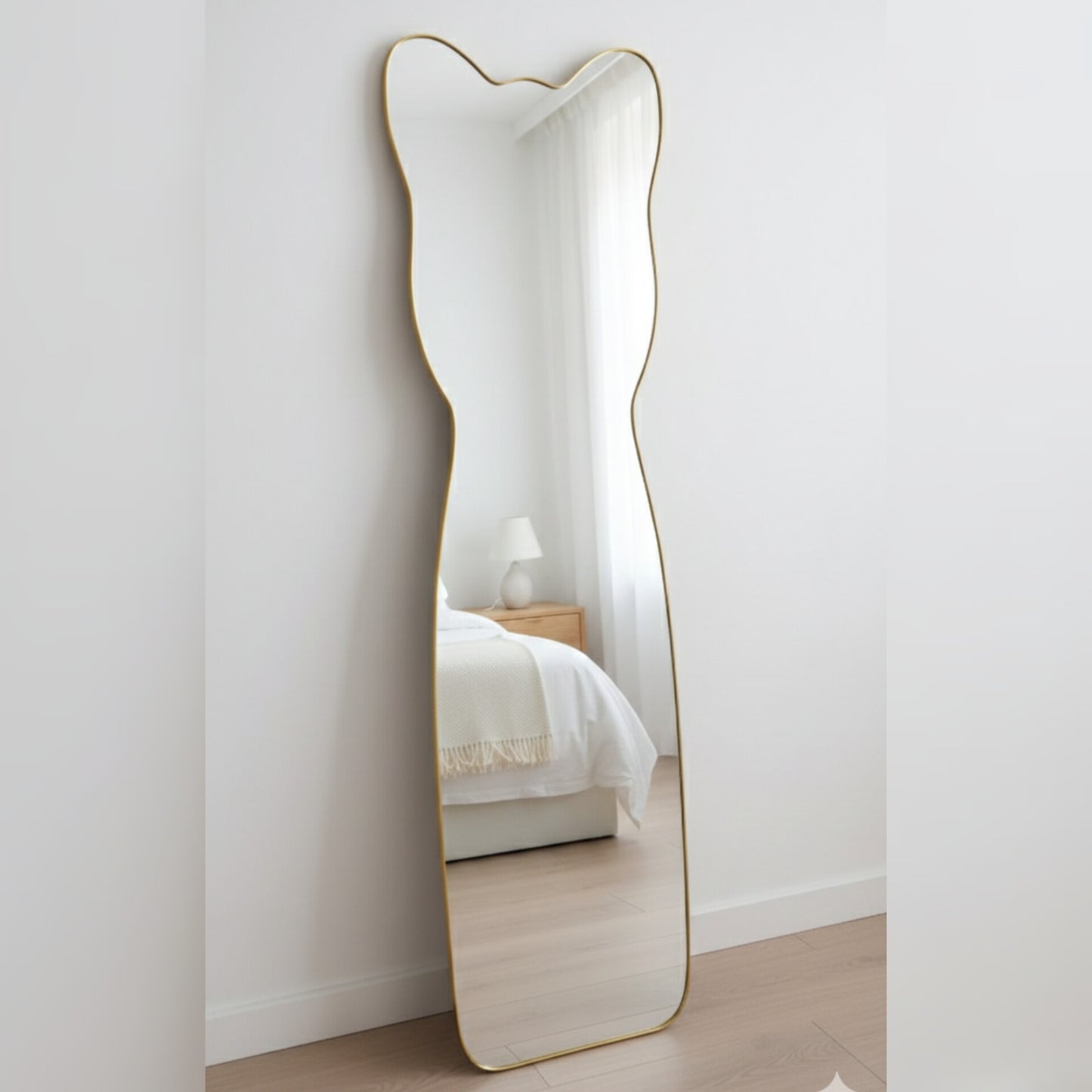 Unbreakable standing mirror