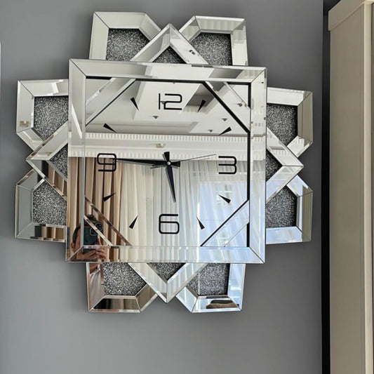 Decorative wall clock with geometric design 