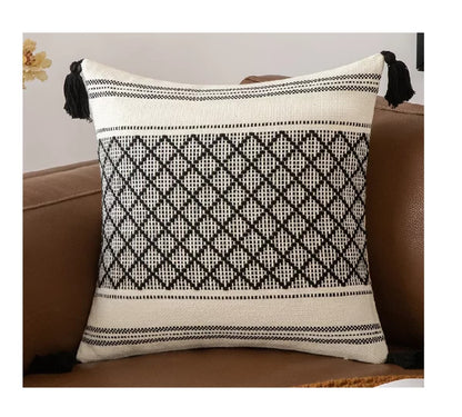 Throw pillow cover with tassels