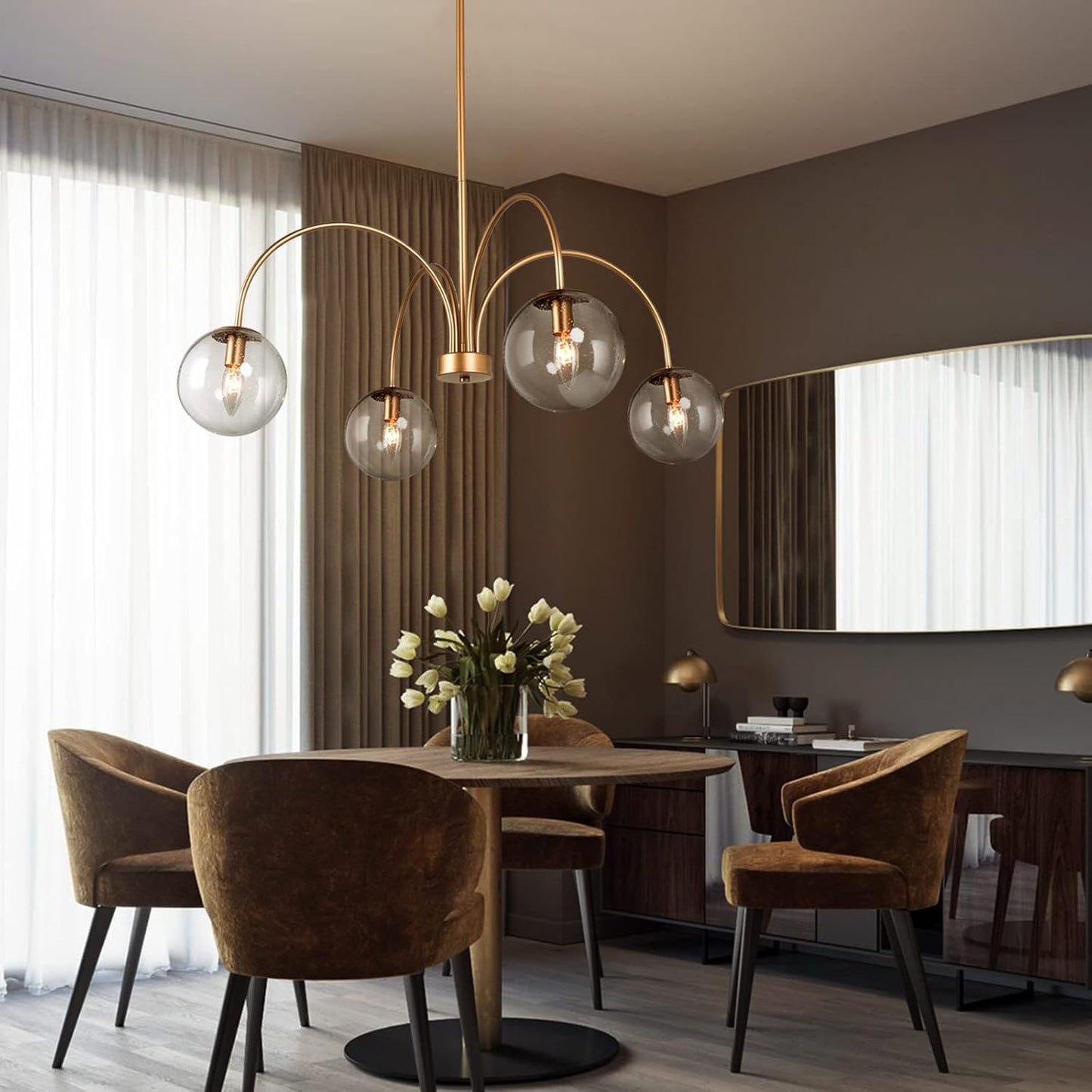 Minimalist pendant light with 4 bulbs