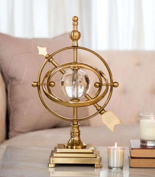 GeneriqueCrystal Sphere With A Crystal Ball