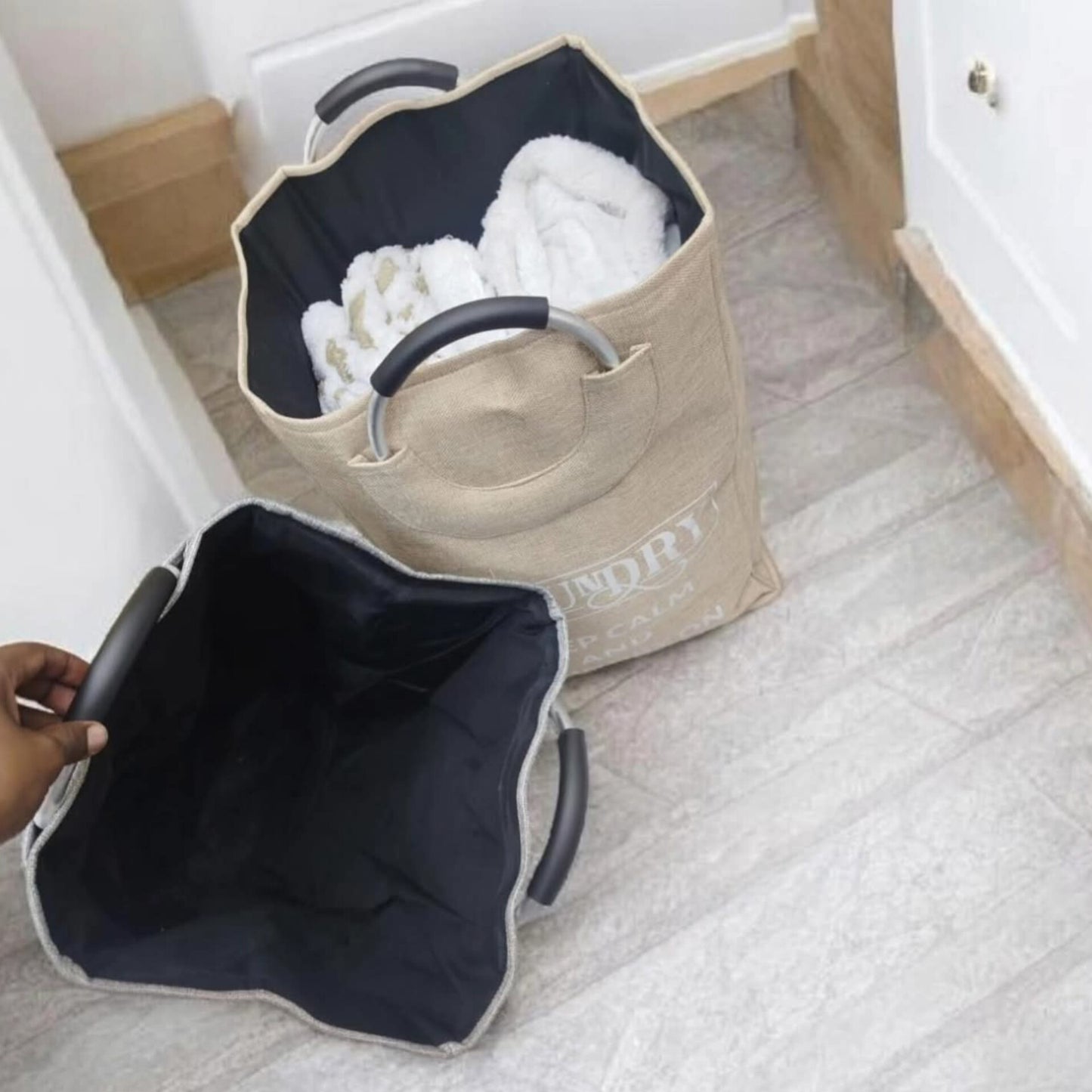 Laundry basket with movable wheels