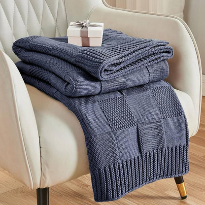 Knitted throw blanket