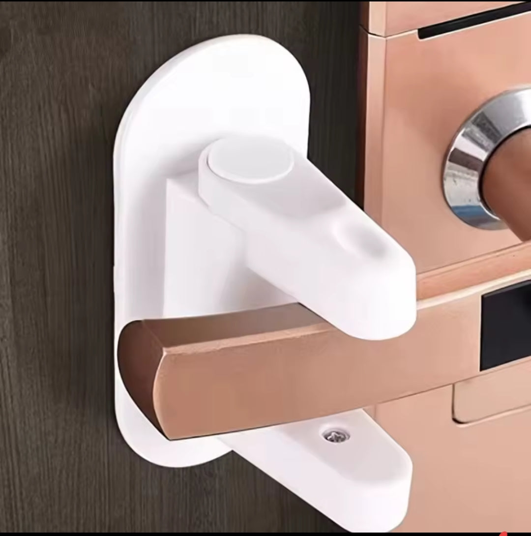 2 Childproof safety door locks
