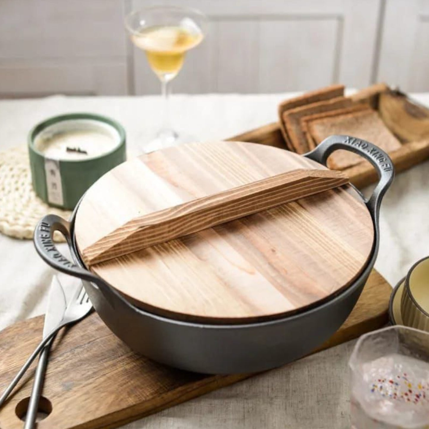 Pre-seasoned Pure Cast Iron Flat Bottom Wok with Wooden Lid