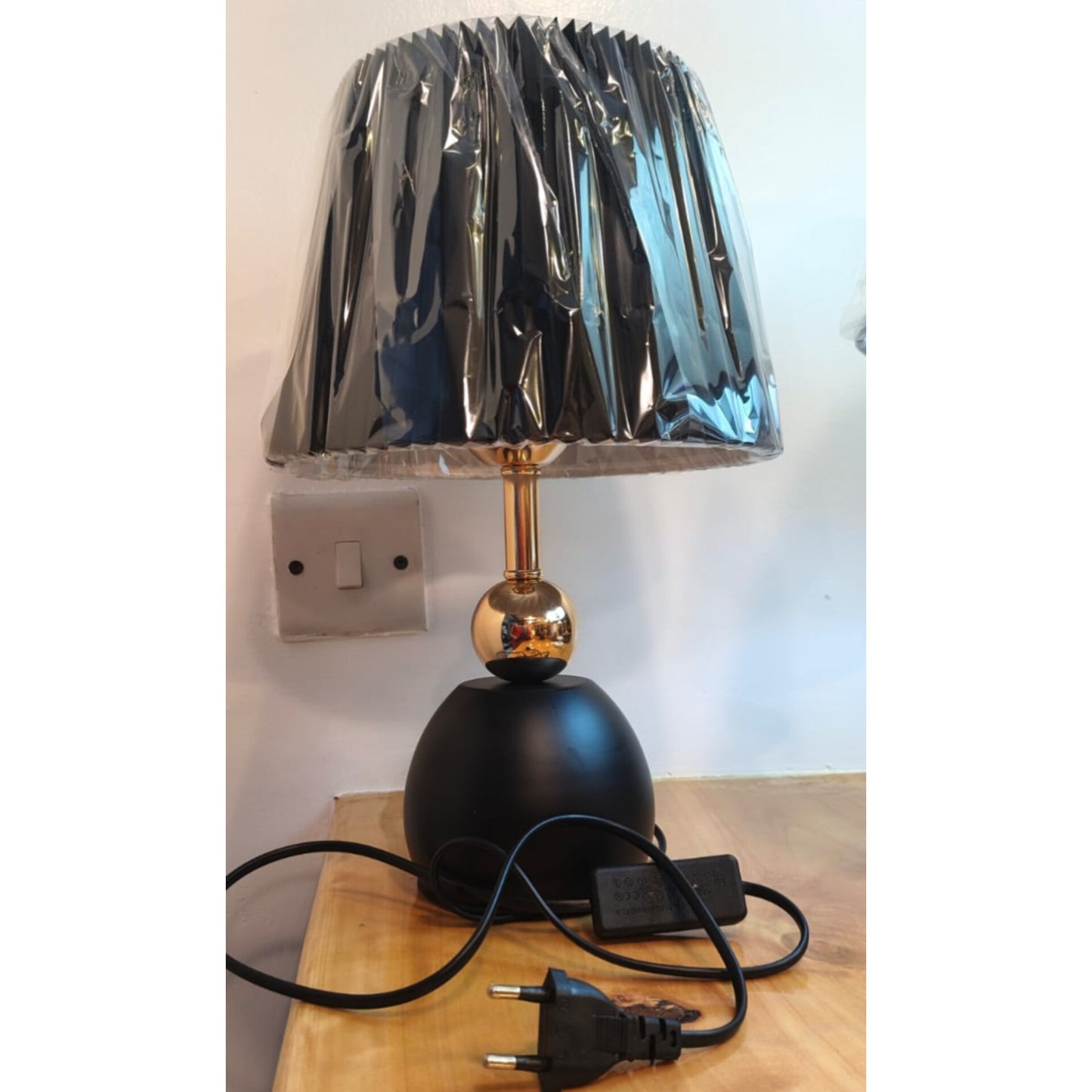 Black  Retro Table Lamp