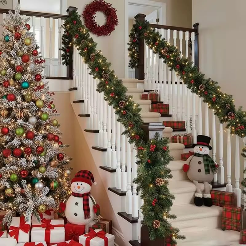 2.7M Predecoracated Christmas Garland Witt Inbuilt Light