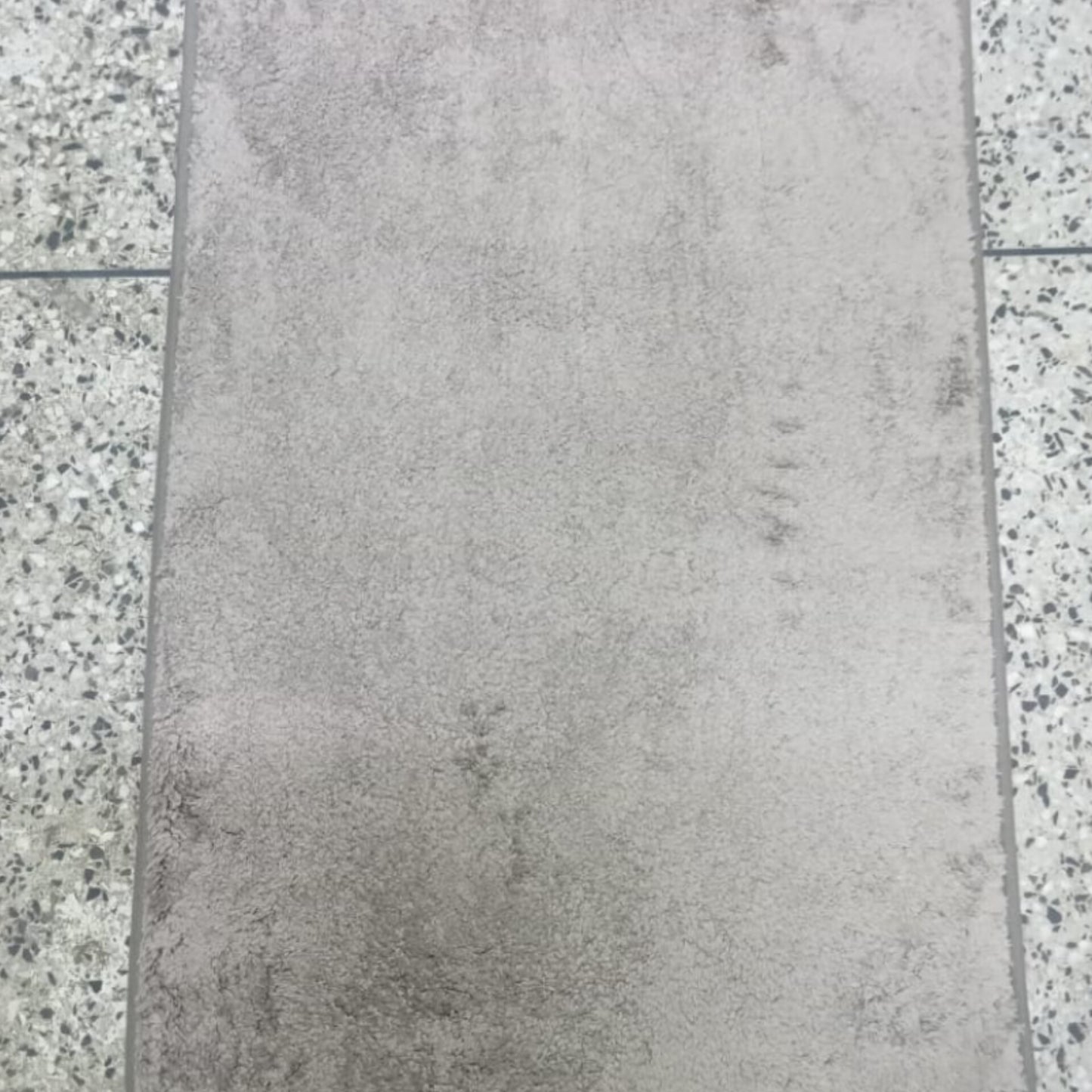 Absorbent bathroom door mat