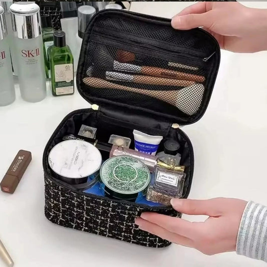 Travel cosmetic bag