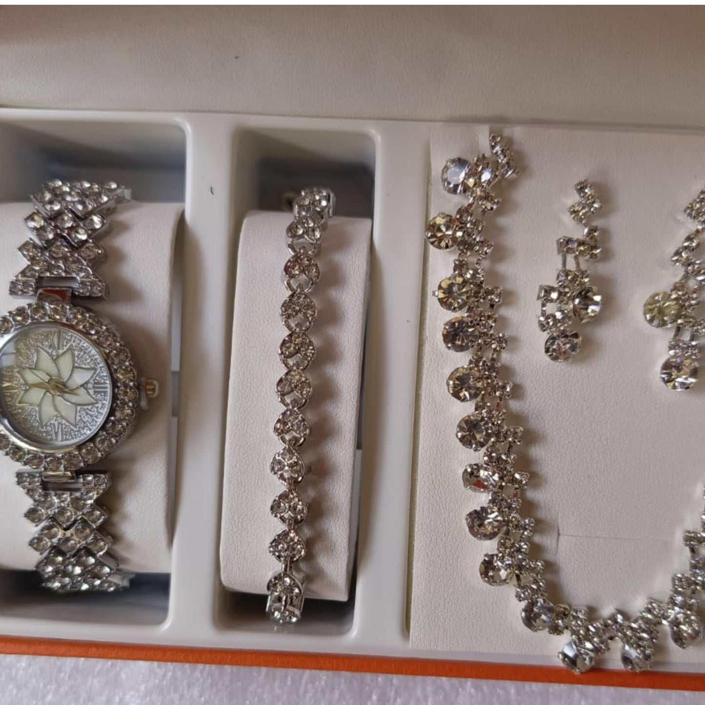 4 Pcs  Ladies Watch and Jewelry Gift Set