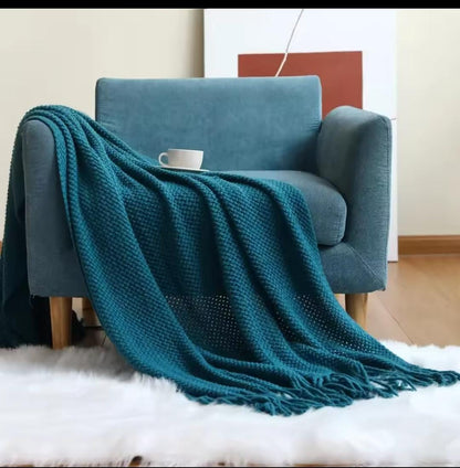 Knitted throw blanket
