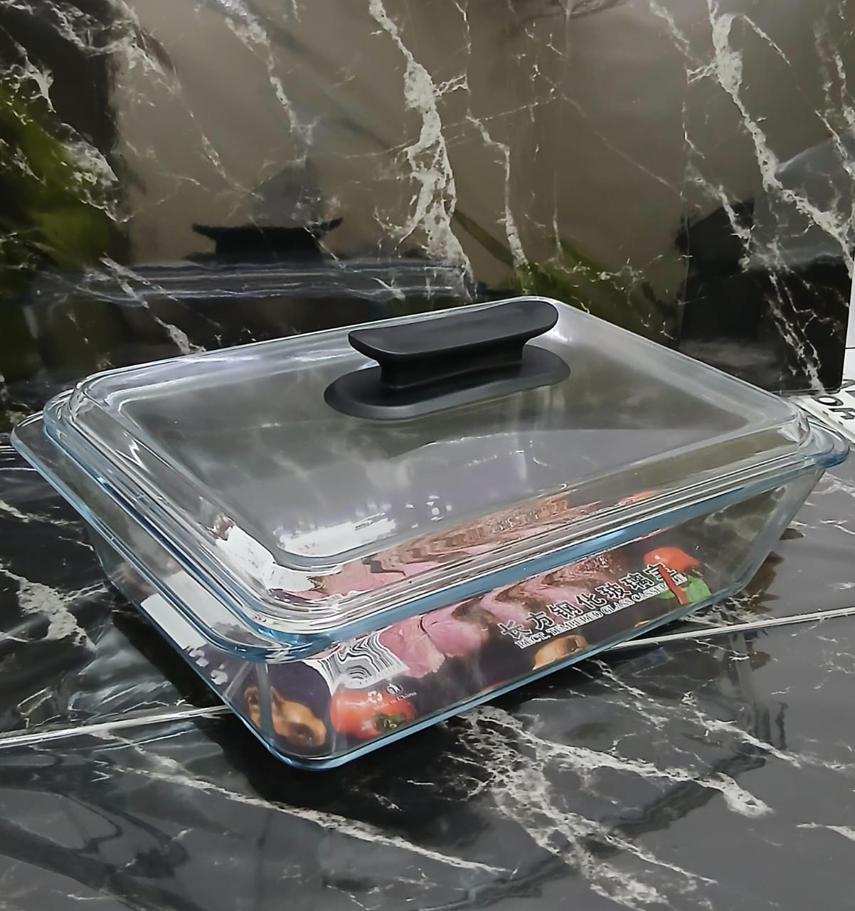 Rectangular glass casserole baking dish