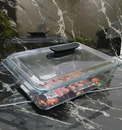 Rectangular glass casserole baking dish