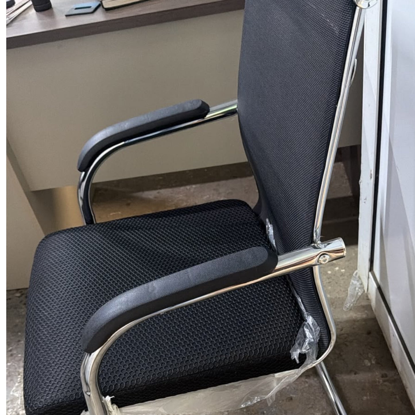 Ergonomic Mesh Office Visitor Chair with Cantilever Frame