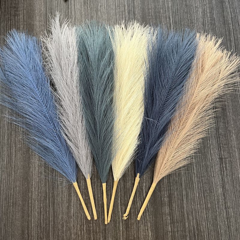 Artificial pampas grass