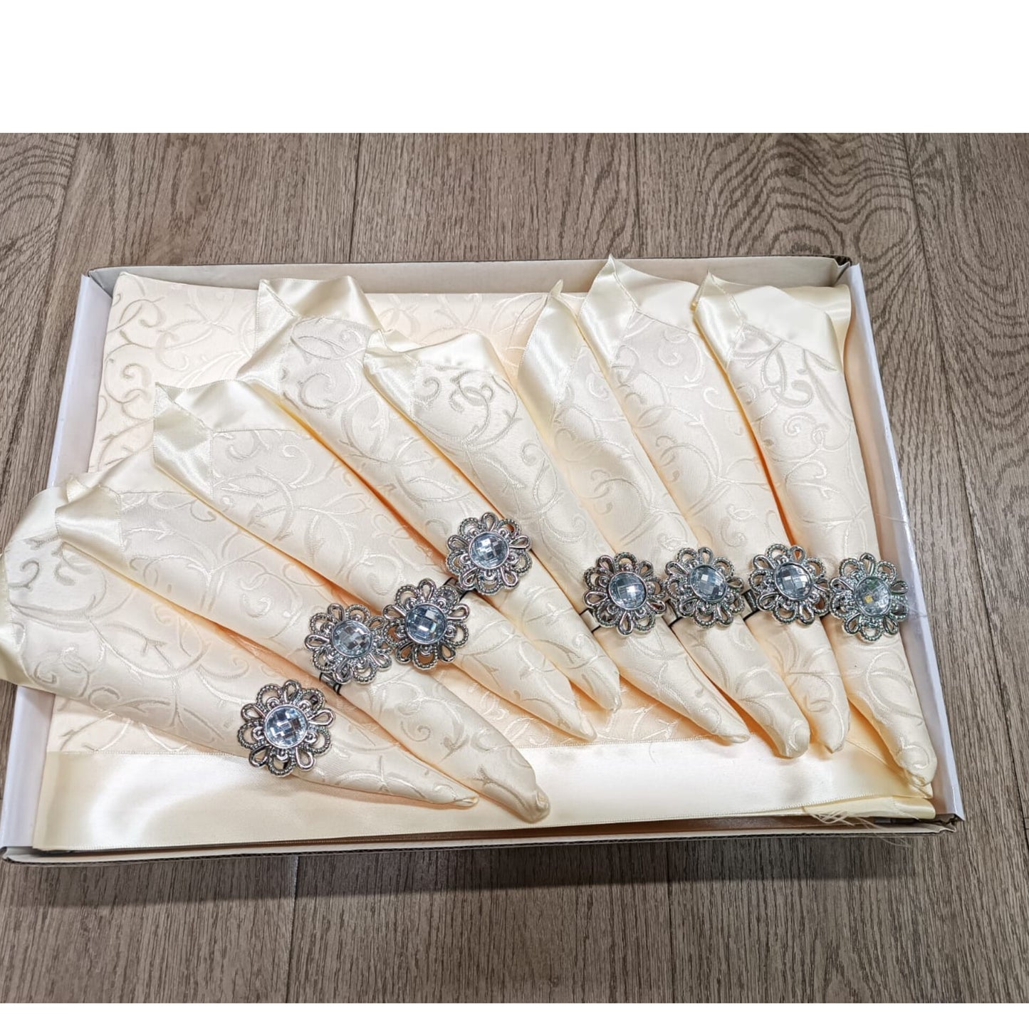 17 Piece Jacquard Table Setting Set Napkins, Rings ,Table Cloth