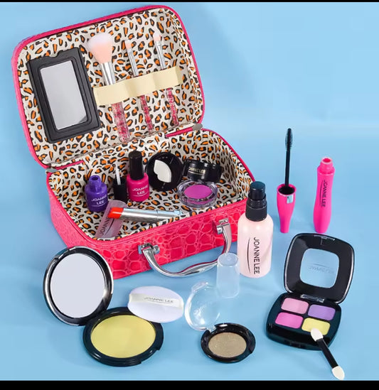 Non-toxic makeup bag