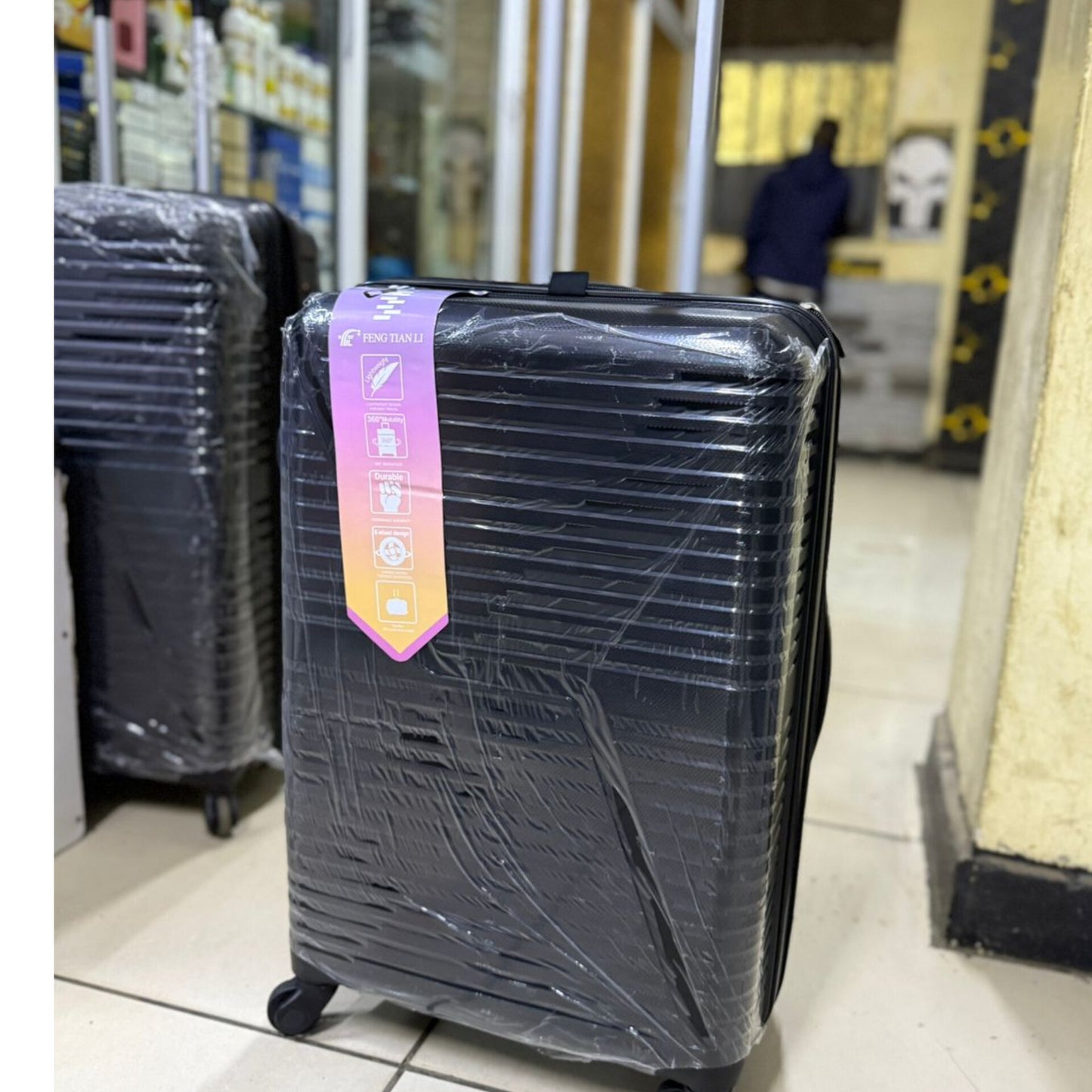 Medium suitcases 66cm