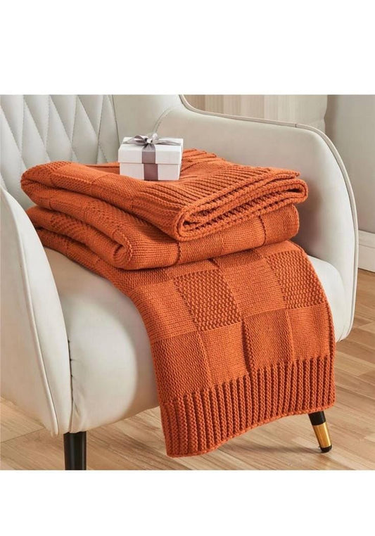 Knitted throw blanket