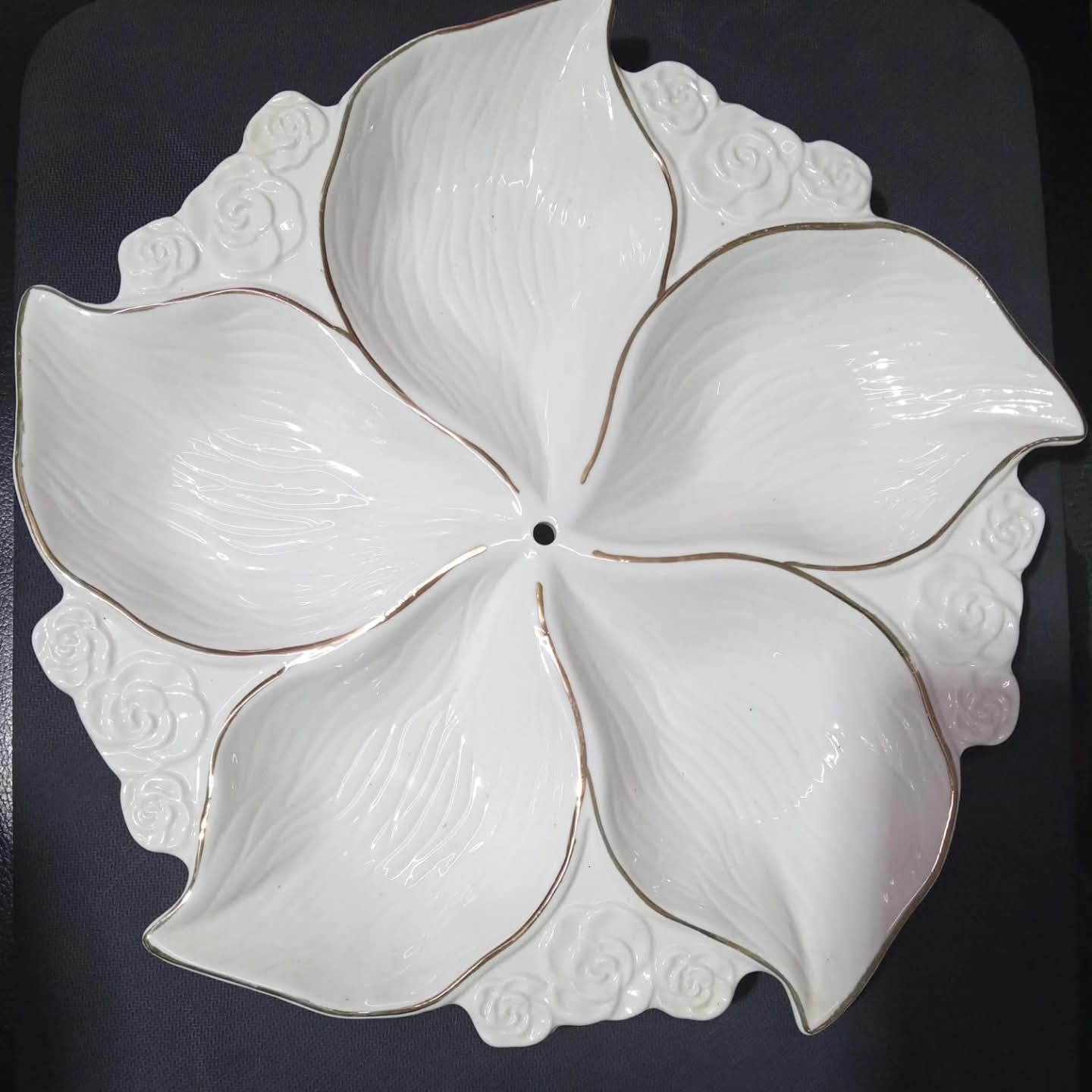 Shapely Leaf Ceramic Serving Tray