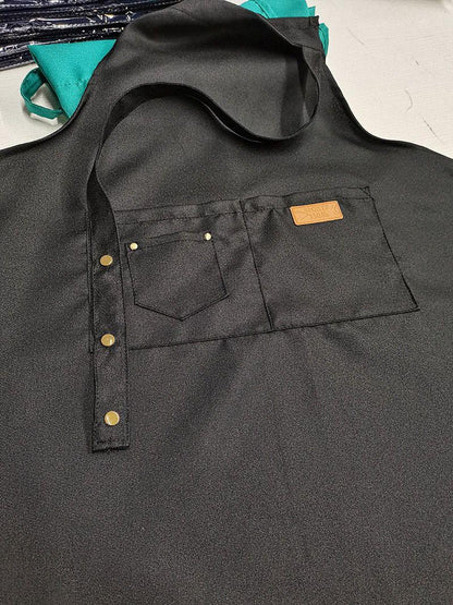 Unisex apron with pockets and adjustable neck strap