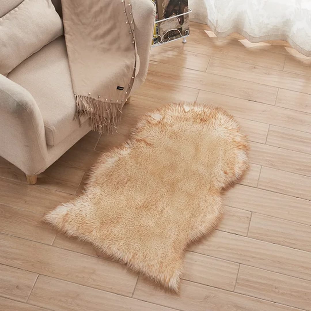Mini faux fur rug