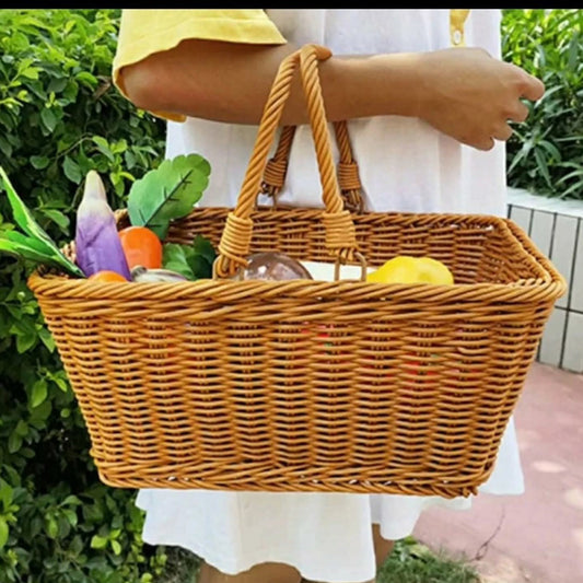 Picnic wicker basket 