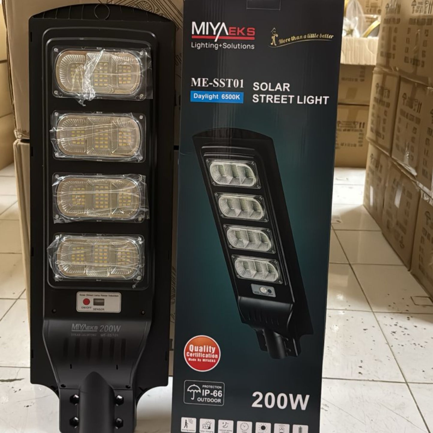 200W NEW Solar Street Light + Pole