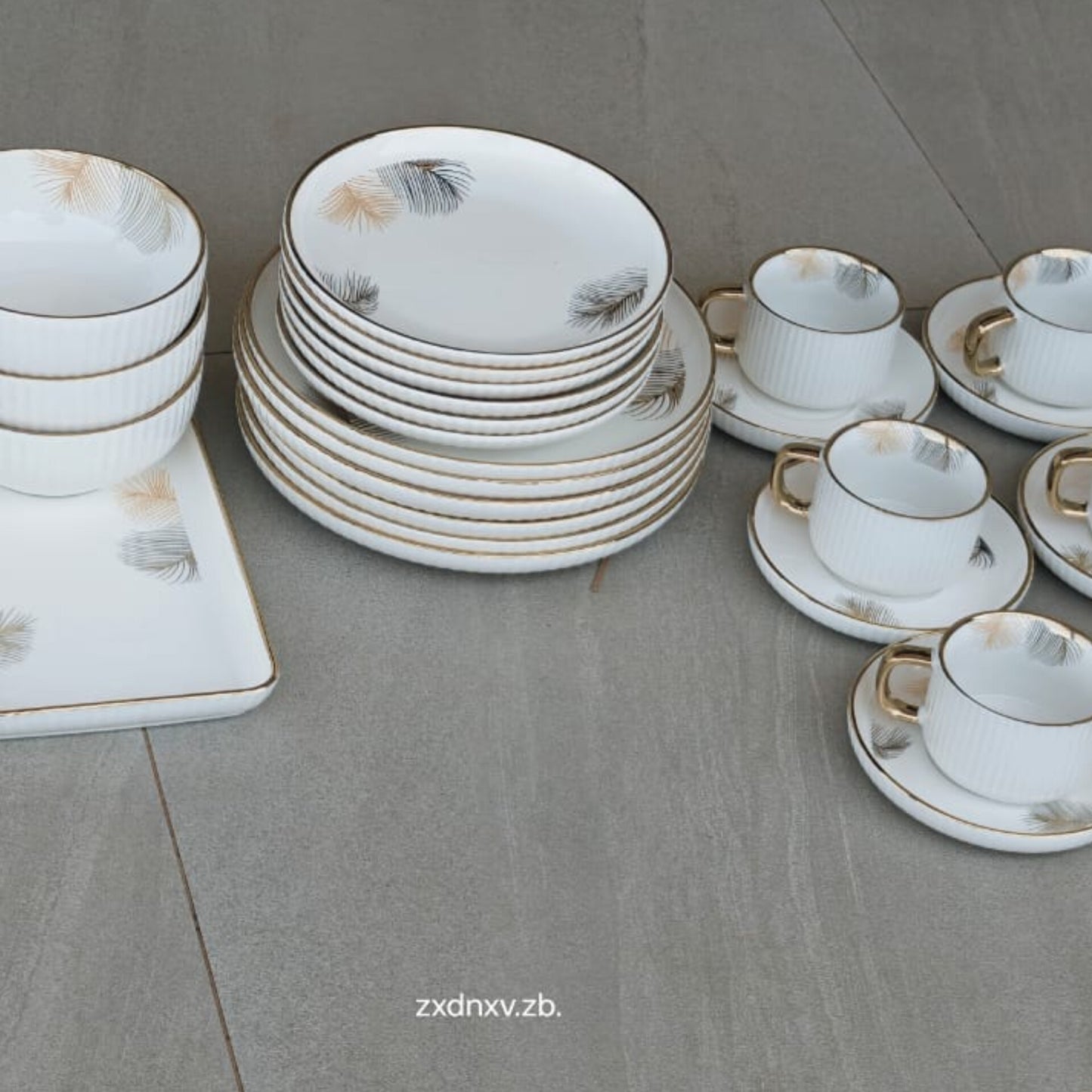 32 Piece Dinnerware Set