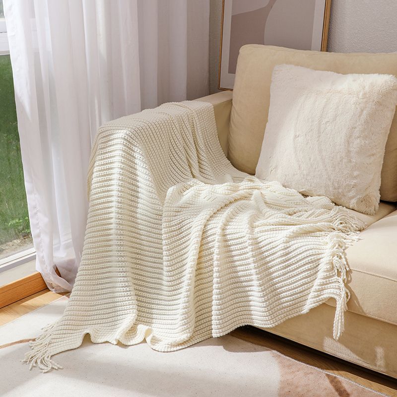 Knitted throw blanket