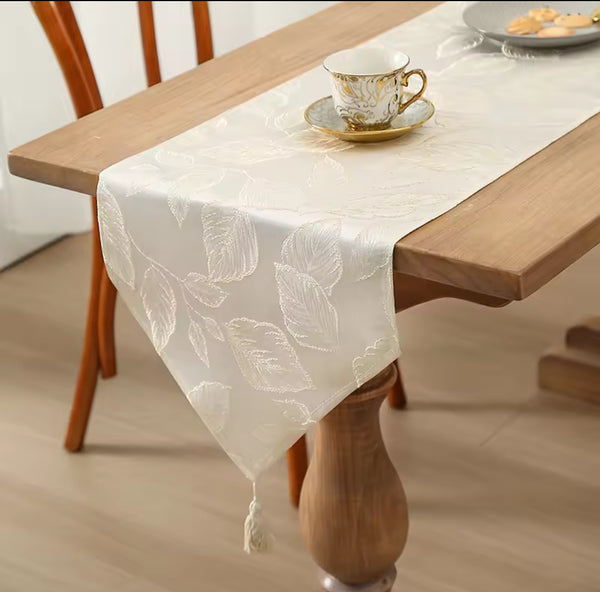 Jacquard Leaf Pattern Table Runner (35x200cm)